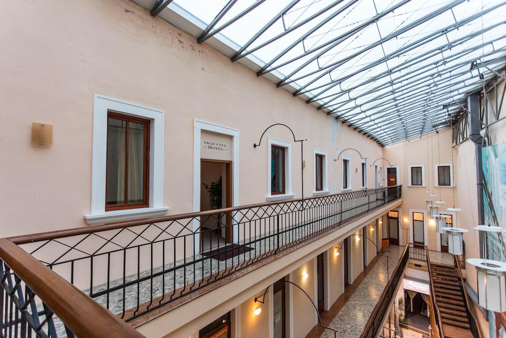 Hotel Old 2*