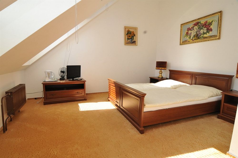 Hotel Old 2*